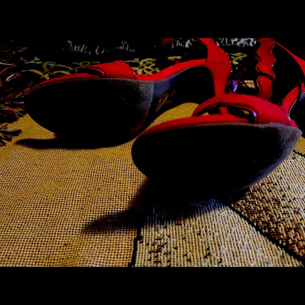 Red heels - Picture 3 of 4